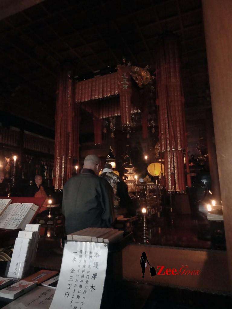 Travel Japan: A Night With The Monks On Mt Koya 13 Prayer time!