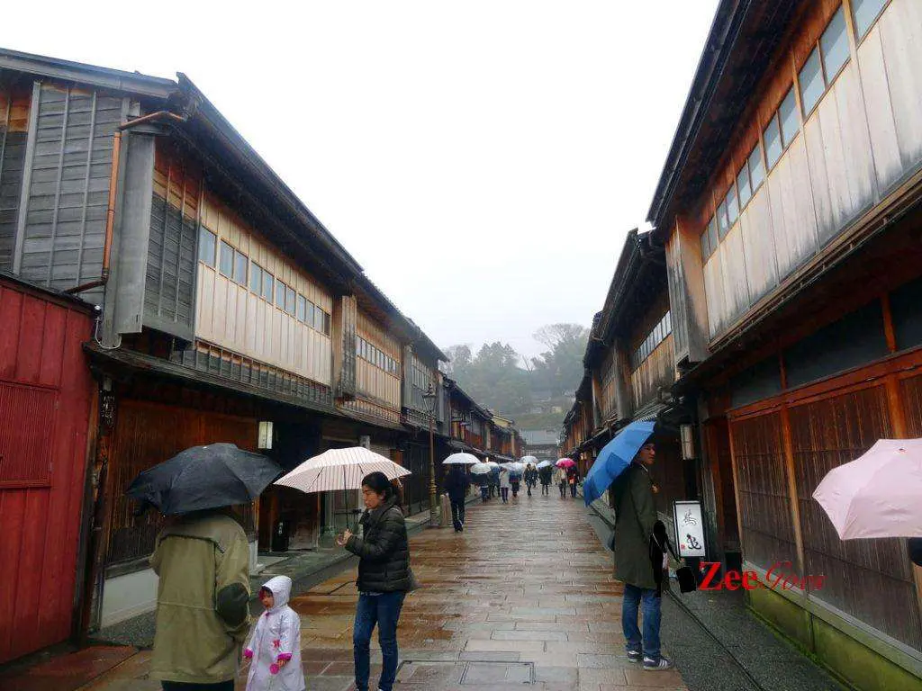 The old district is pretty much a shopping area for expensive-ish trinkets and arts