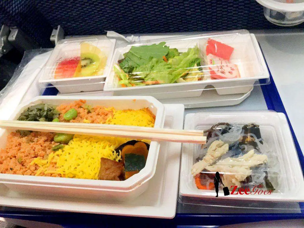 Lufthansa, From Lagos To Japan: In Heaven And Hunger 12 Finally got a meal from ana, and it was this lackluster dish. Dry and no seasoning #terrible